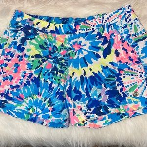 Lilly Pulitzer pull on shorts.